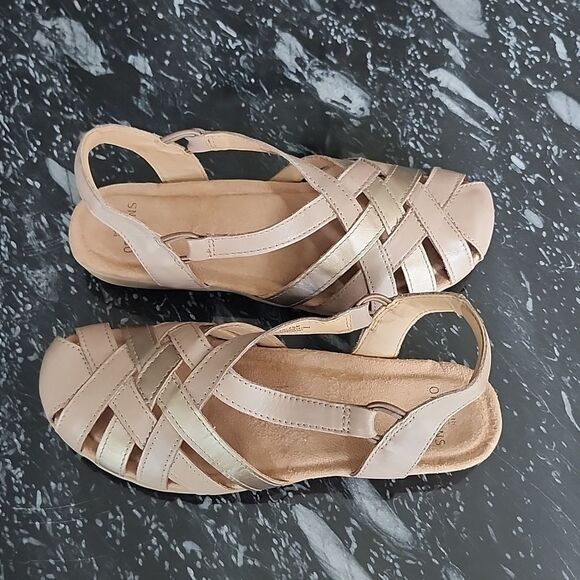 EARTH ORIGINS BERRI WOVEN CASUAL ROUND TOE SLIP-ON SANDALS - Picture 9 of 14